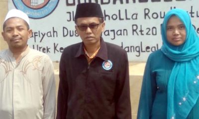 PENDIDIK : H Latiful Arif SIP, bersama Khomaruddin Sholeh MPd dan Yuli Indah Purwanti SPd. (sur)